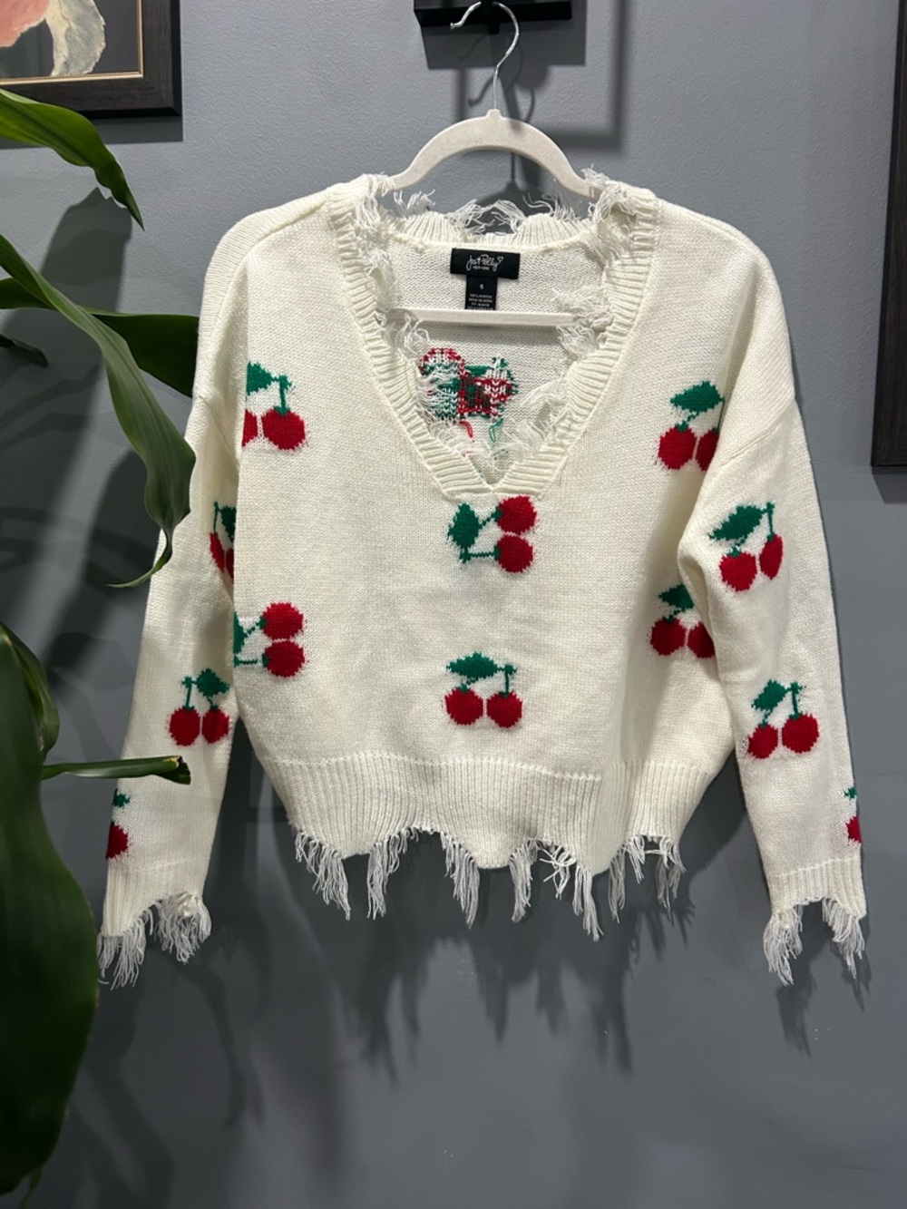 Just Polly Distressed Cherry V-Neck Sweater - sz Small